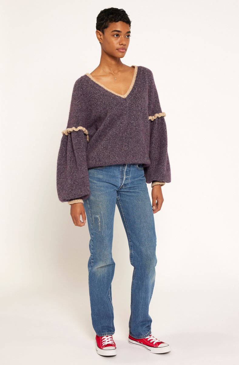 BODIE V-NECK SWEATER